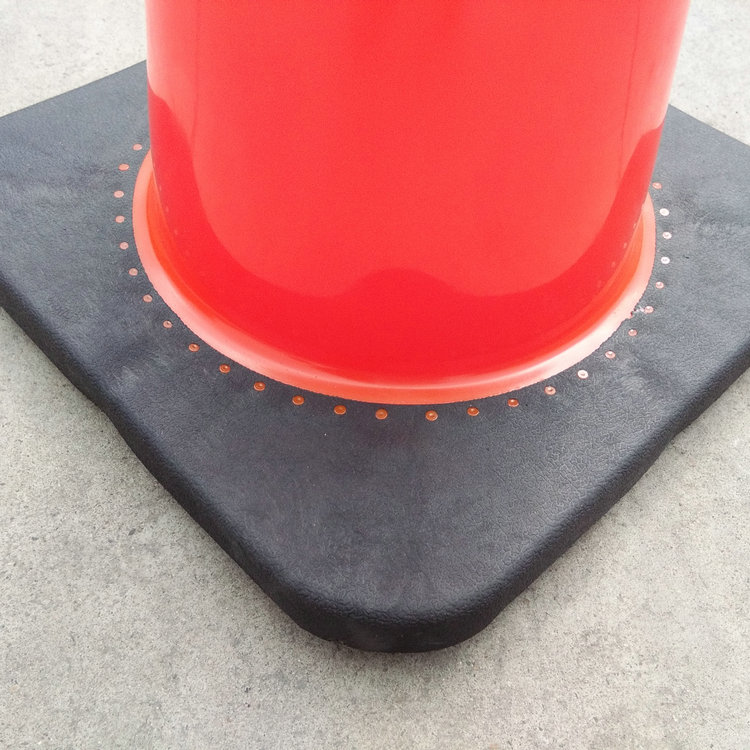 75cm 3.6kg PVC Cone Black Base