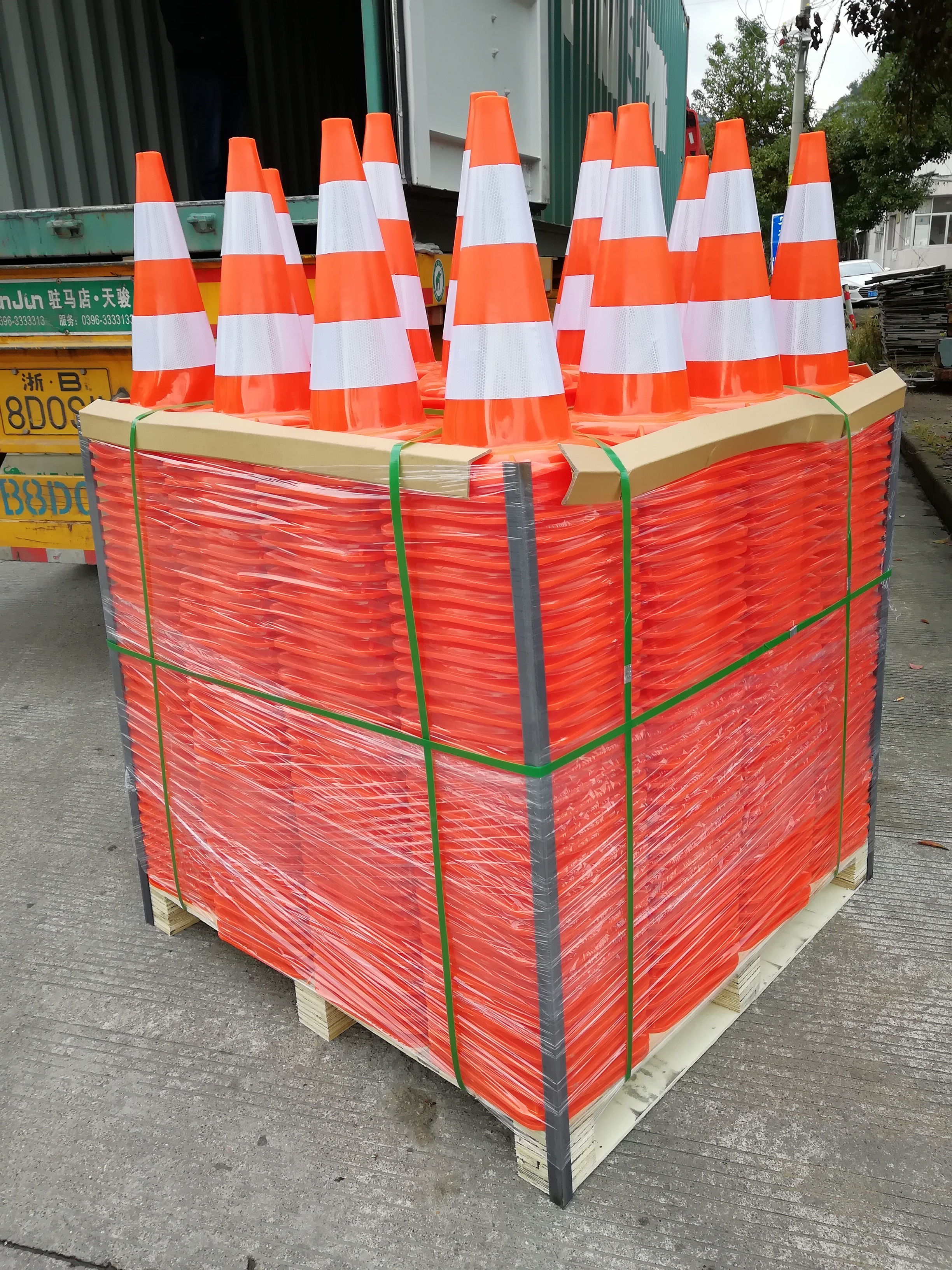 47cm 0.9kg All Orange PVC Cone
