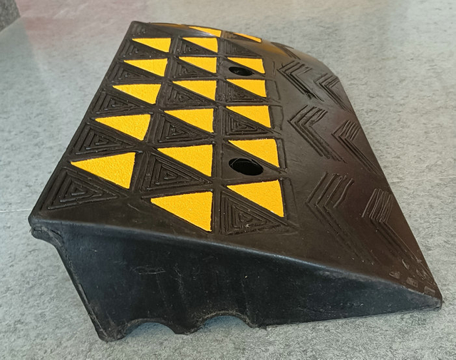 600x360x150mm Kerb Ramp